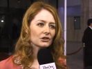 Nom du fichier : oneringnetredcarpetinterview (166).jpg
Poids du fichier : 16Ko
Dimensions : 320x240
Ajouté le : Juil 09, 2007 oneringnetredcarpetinterview (166).jpg